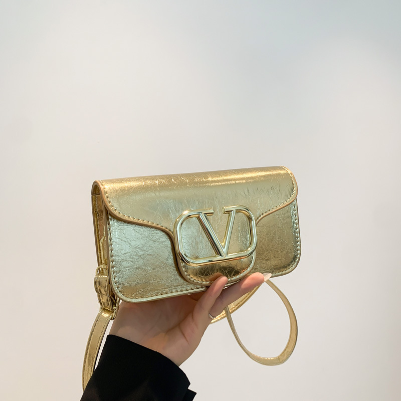 Underarm retro bag for women, 2024 new trendy single-shoulder bag, fashionable small square bag, high-quality hand-held commuter bag full figure