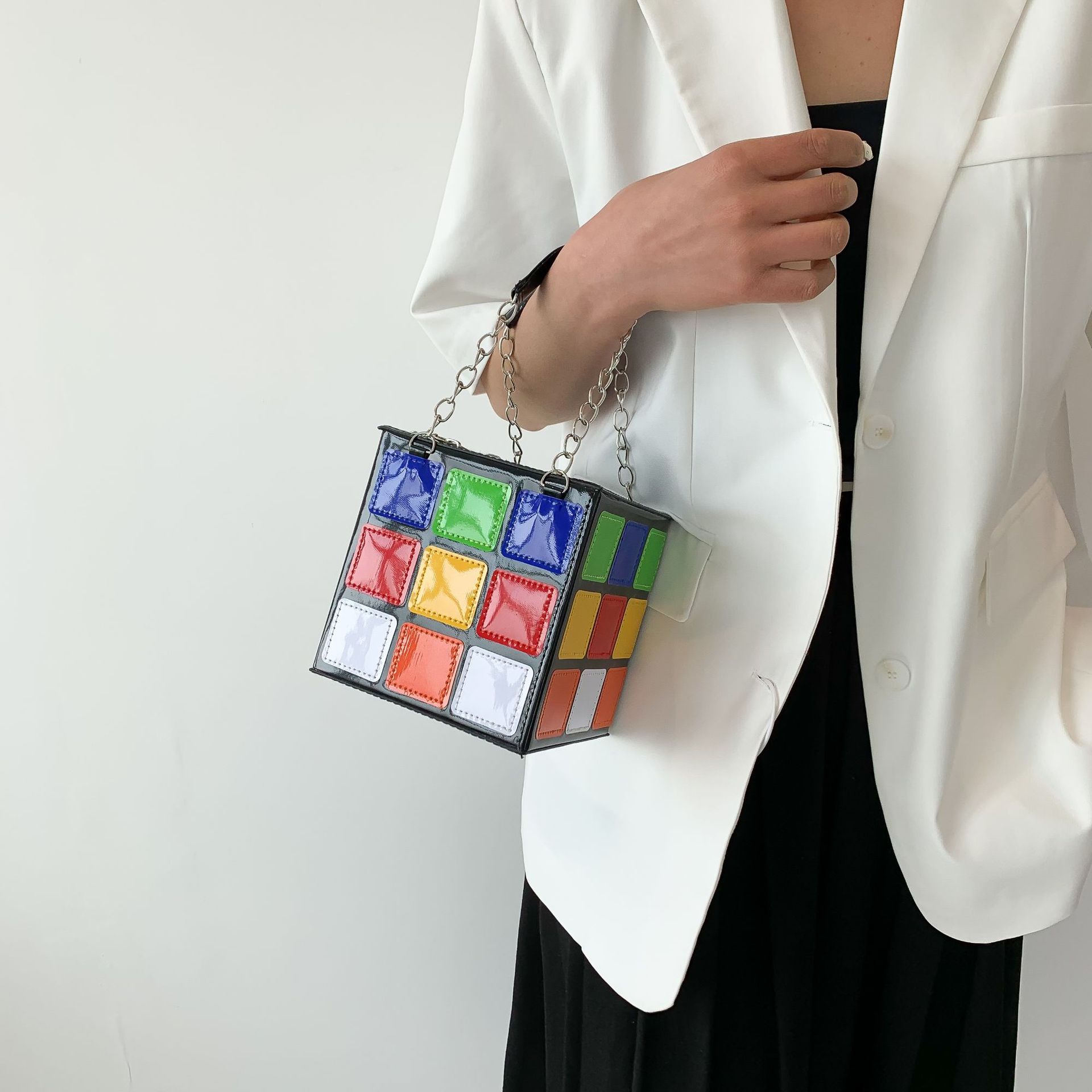Cross-border personalized creative women's 2023 new style color-blocking fashionable and cute Rubik-shaped chain hand-held crossbody bag details Picture