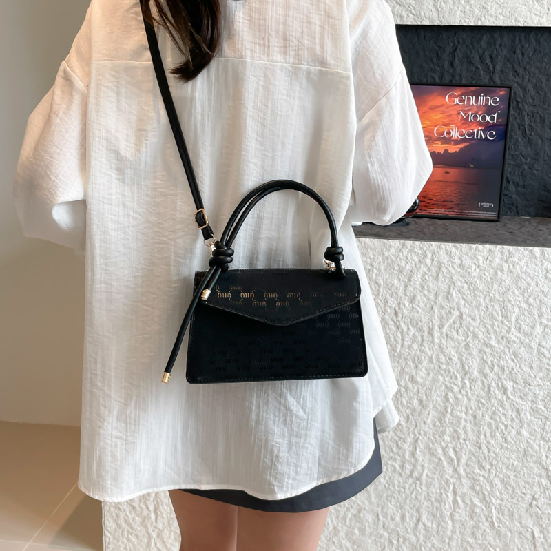A new casual, trendy and elegant single-shoulder bag with commuting prints, a fashionable crossbody bag, and a simple and versatile hand-held small square bag details Picture
