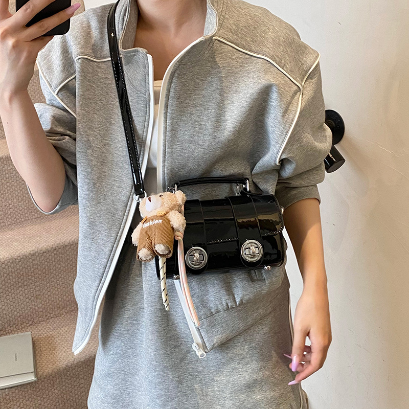 High-end fashion handbag 2025 new style, stylish, light luxury, shiny single-shoulder bag, trendy, casual and versatile crossbody bag Application Scenario