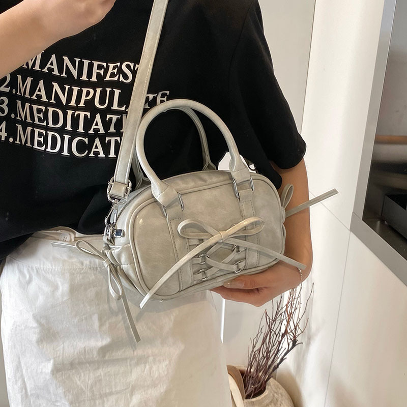 Korean style trendy bow single-shoulder underarm bag for women 2025 new simple handbag for commuting crossbody pillow bag details Picture