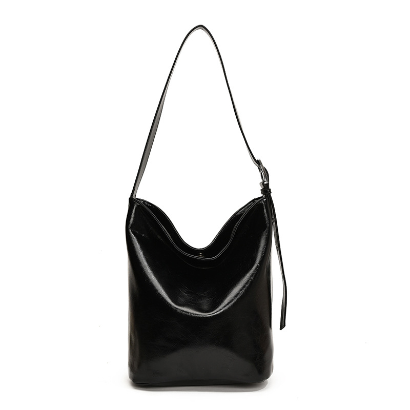 High-end oil-leather large-capacity bag for women 2024 new style, trendy and versatile commuting single-shoulder crossbody bag, fashionable tote bag Item Picture
