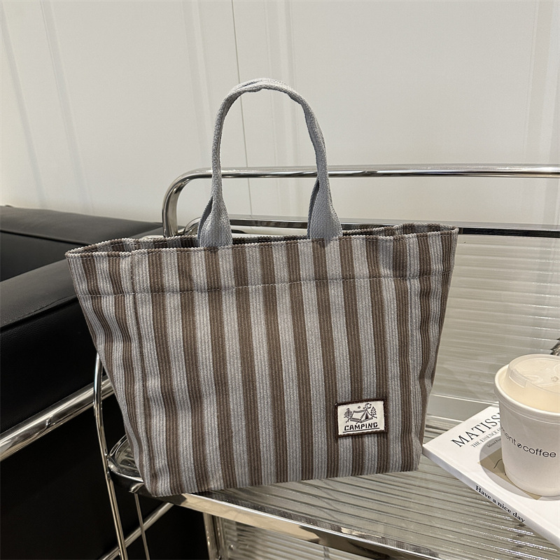 Portable handbag for work, a new style of fashionable single-shoulder bag for women in 2025, an Instagram single-shoulder bag for young students full figure