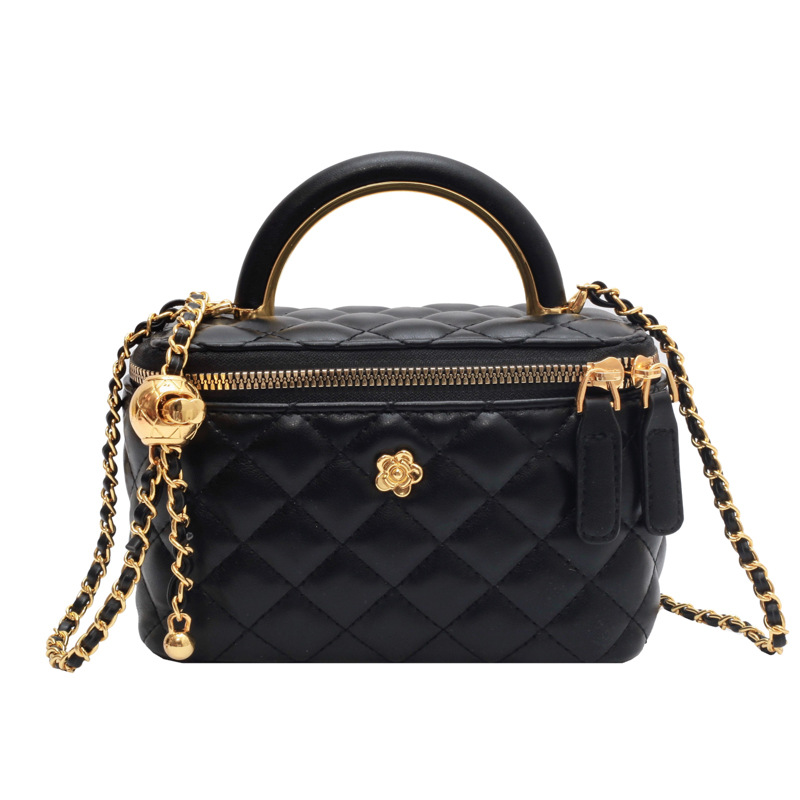 ins chain fashion small bag for women 2024 New style diamond-shaped versatile and trendy crossbody box shoulder bag Item Picture