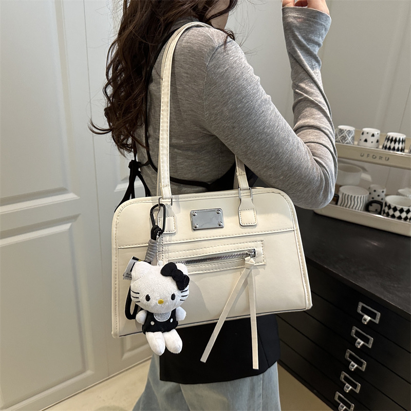The new Korean version of the women's single-shoulder bag features a unique design, a high-end underarm bag, and a fashionable PU hand-held pillow bag for women details Picture