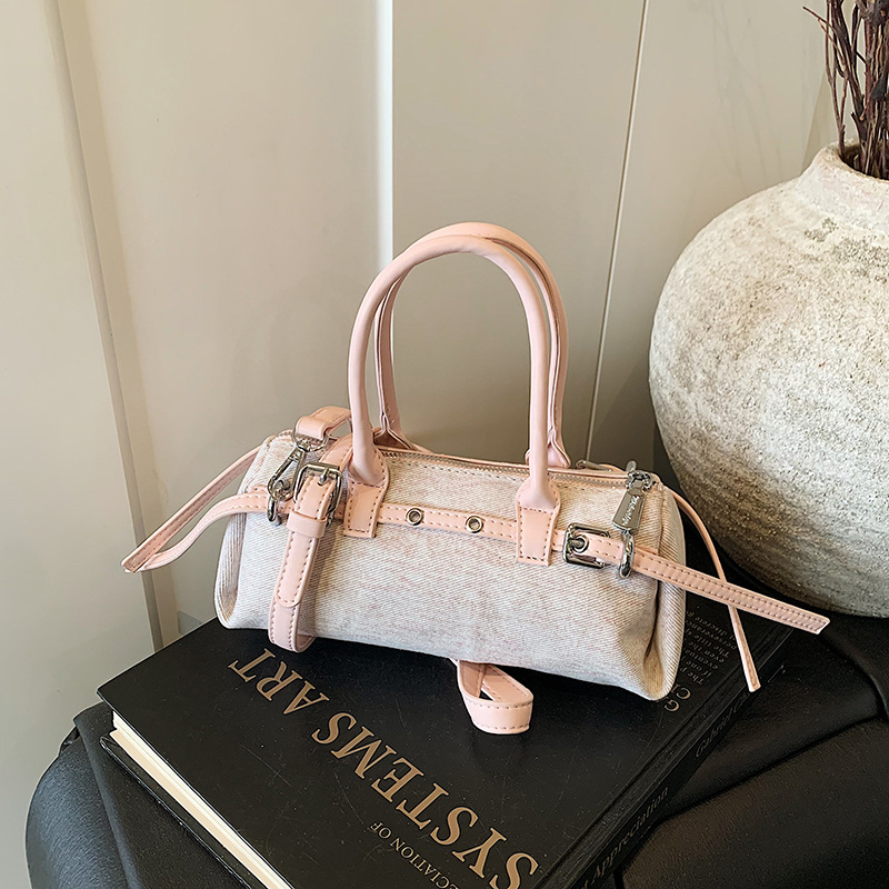 New Spring/Summer 2025 fashionable and casual hand-held baguette bag for women, Korean style, elegant and high-end, trendy single-shoulder crossbody bag full figure
