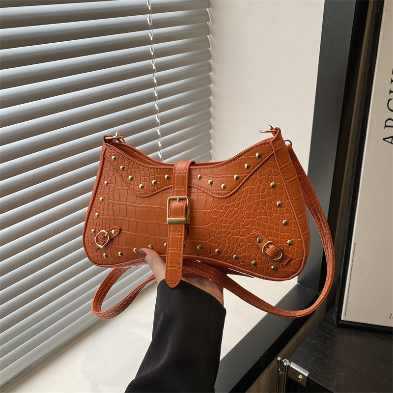 Rivet simple and retro 2025 summer personalized new fashion solid color trendy casual shoulder bag, underarm bag for women full figure