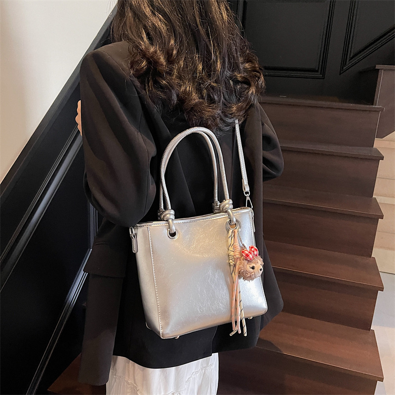 A high-end quality bestseller small bag for women, a new spring 2025 versatile crossbody bag, a fashionable and super popular hand-held bucket bag Specification drawing