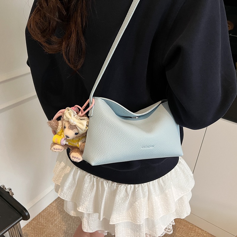 A high-end, simple and stylish small square commuting bag for women in 2025, a trendy, fashionable, casual and stylish bestseller, single-shoulder crossbody bag details Picture