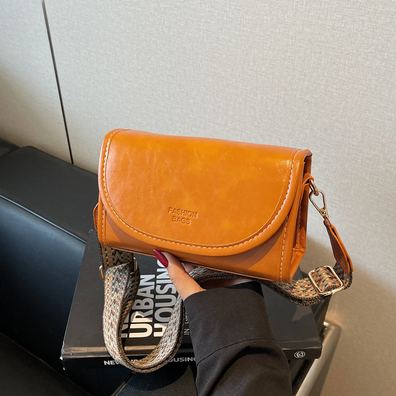 High-end and fashionable small bag for women, 2025 new ins trendy and versatile retro women's single-shoulder crossbody bag, small square bag full figure