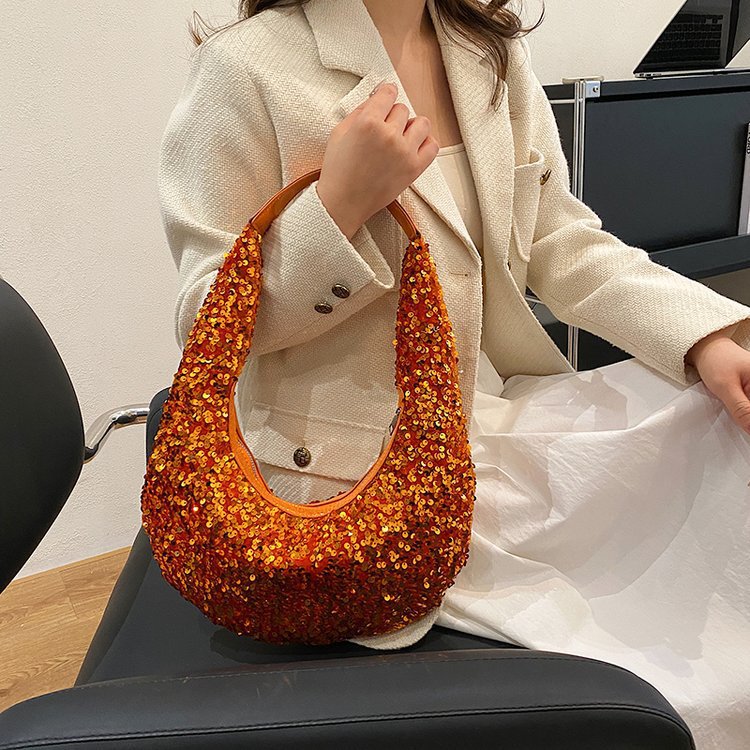 A new U-shaped sequined underarm bag with a niche and high-end feel for the evening, a fashionable and trendy single-shoulder hand-carry crescent moon bag for women details Picture