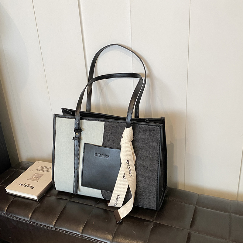 Denim bag, women's large-capacity underarm bag, 2024 new versatile casual shoulder bag, high-end commuter tote bag Specification drawing