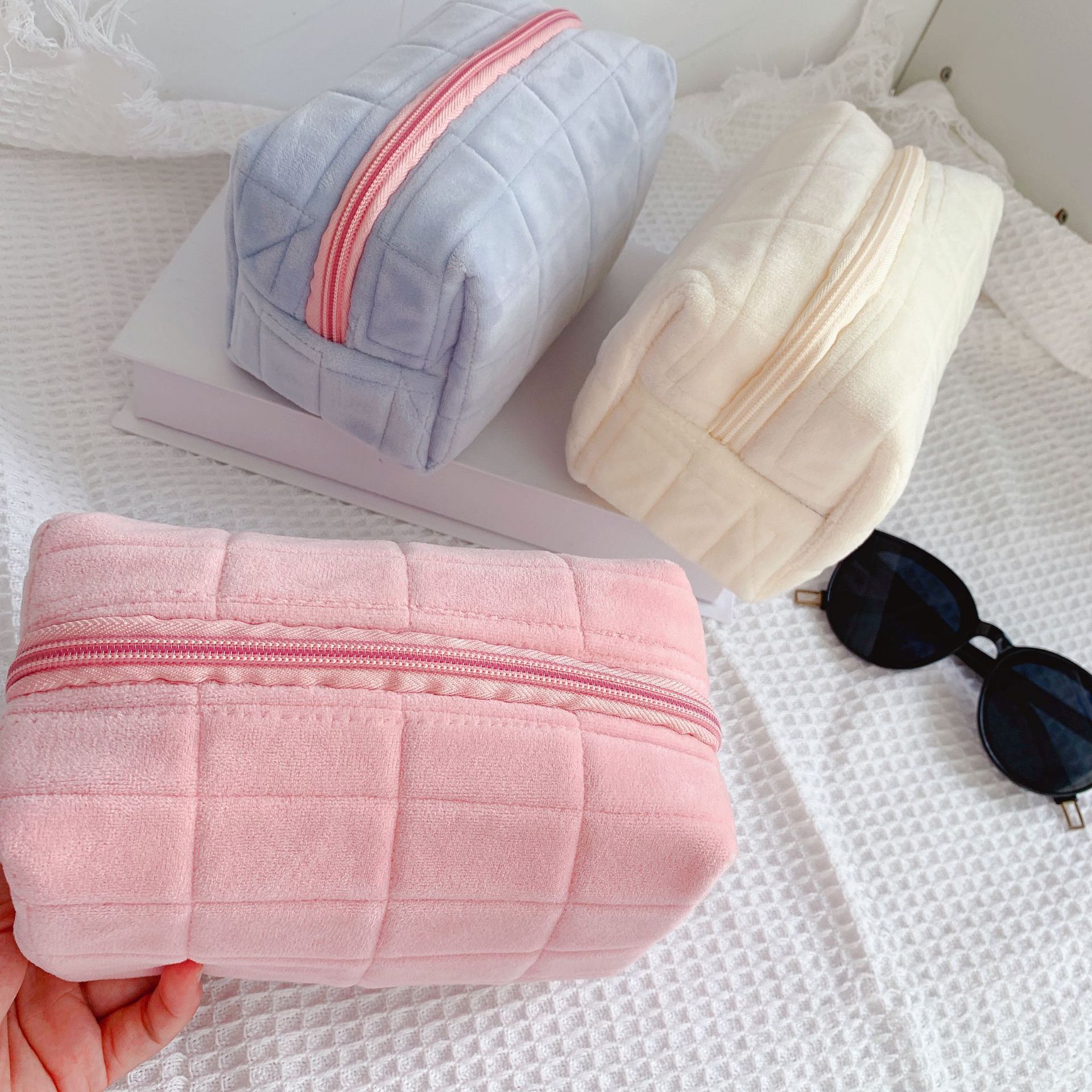 Pillow pen case, canvas cute student storage bag, soft multi-functional makeup bag, large-capacity stationery box Specification drawing