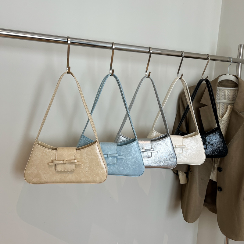 Cross-border bags Women 2025 Summer New high-end niche single-shoulder underarm bag for work and commuting Baguette bag Application Scenario