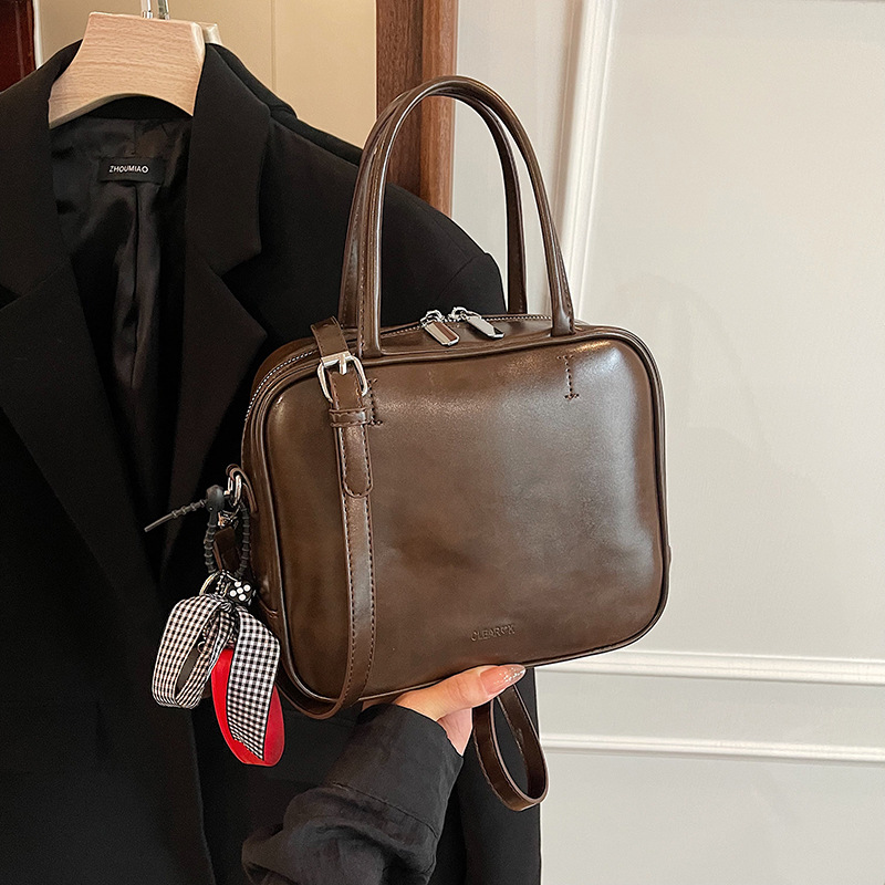 A new Korean-style briefcase bag for women in 2024, a trendy and retro small square bag, simple and multi-functional single-shoulder crossbody bag Specification drawing