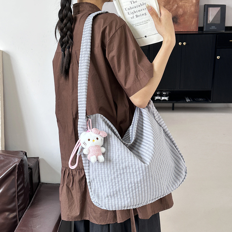 Japanese-style casual and artistic canvas bucket bag, ins fashionable checkered single-shoulder women's bag, nylon mother-and-child crossbody bag details Picture