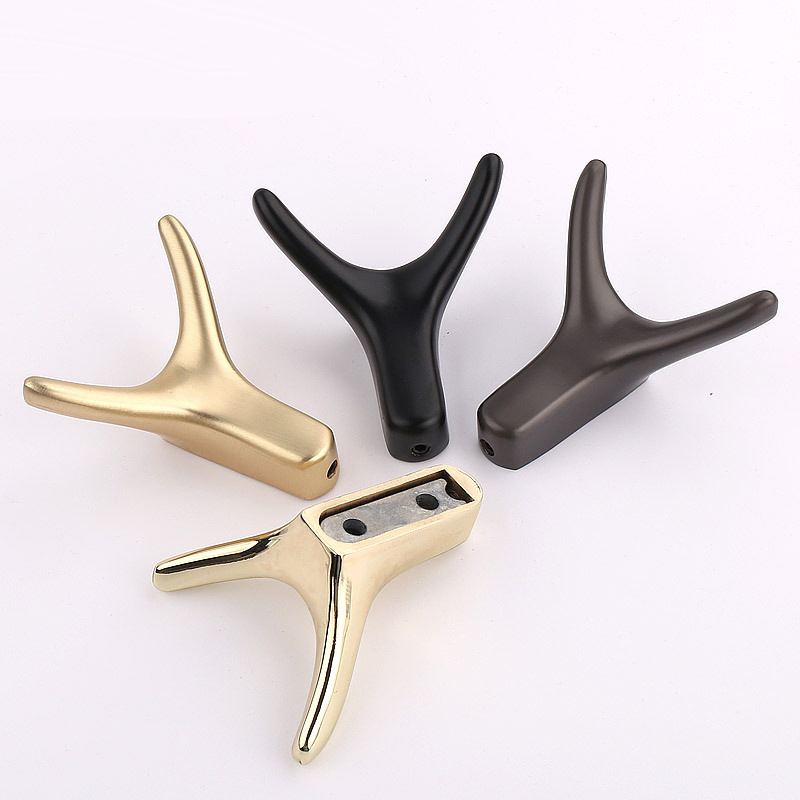 Wholesale of Xiangzhen door back zinc alloy upper and lower hooks, kitchen and bathroom towel hooks, wardrobe single hooks, solid coat and hat hooks Application Scenario