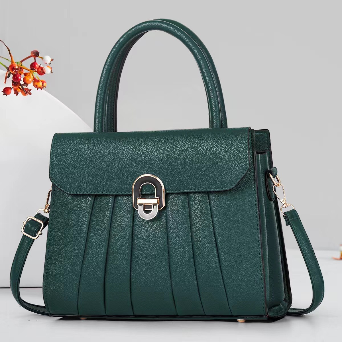 Cross-border versatile single-shoulder bag, multi-layer pleated crossbody bag, new high-quality large-capacity hand-held tote bag, trendy and practical Application Scenario