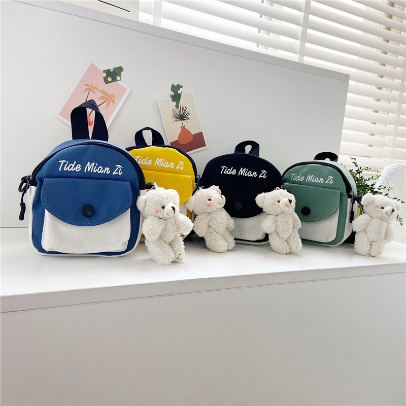 A trendy canvas bag for women in 2020, featuring a unique crossbody style for female students. It's a Korean-style, fresh and clean single-shoulder bag full figure
