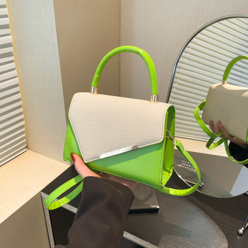 A new Korean-style patchwork small square bag for women in 2025, a stylish and simple single-shoulder crossbody bag with contrasting colors full figure