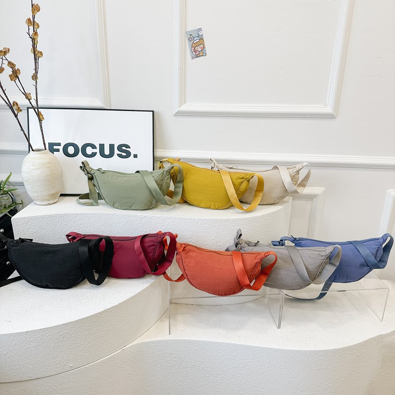 New lightweight and simple single-shoulder crossbody bag with large capacity corduroy dumpling bag, solid-color small underarm backpack for women's foreign trade full figure