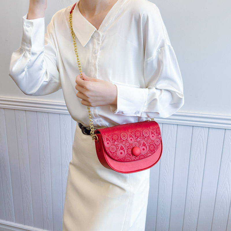 High-end quality ins niche chain saddle bag for women, 2025 new trendy, versatile and retro single-shoulder crossbody bag Application Scenario