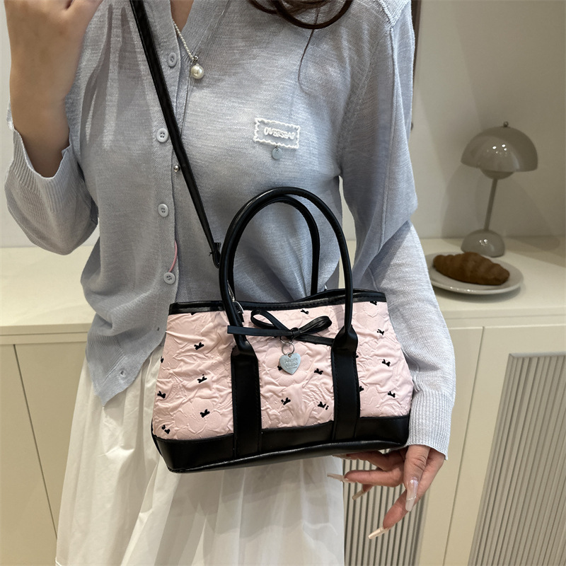 A new cross-border hand-held bucket bag for women in the summer of 2025, featuring a contrasting color combination and a simple texture. It is a single-shoulder crossbody bag Specification drawing