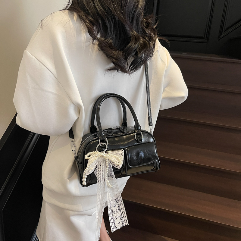 Stylish and niche hand-held bowling bag for women, 2025 new style casual and versatile single-shoulder bag, soft leather crossbody pillow bag Specification drawing