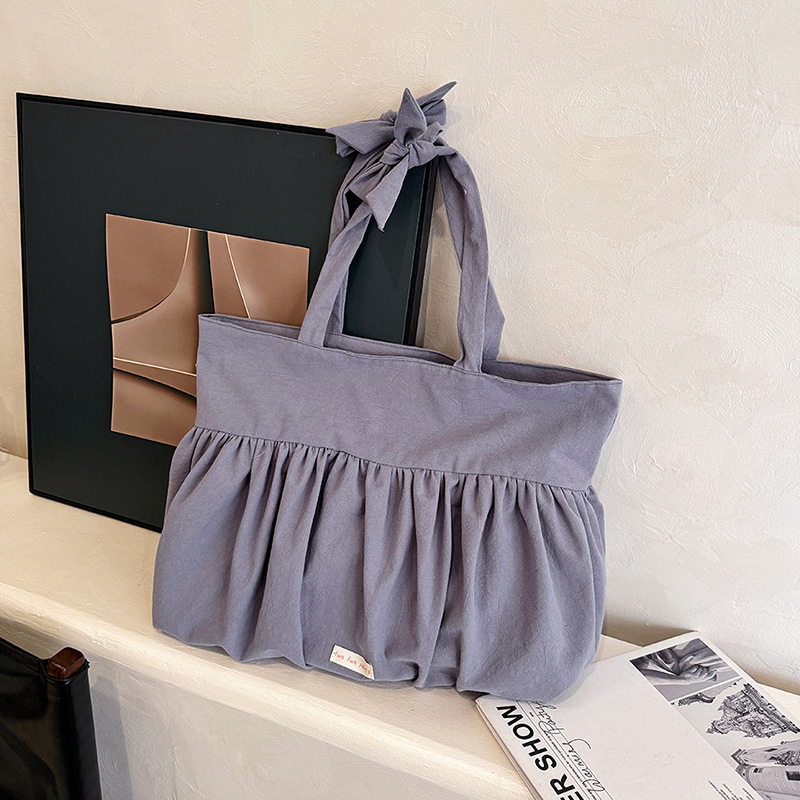 Simple and versatile casual single-shoulder canvas bag for university classes, a new large-capacity fashionable tote bag for women in 2025 Application Scenario