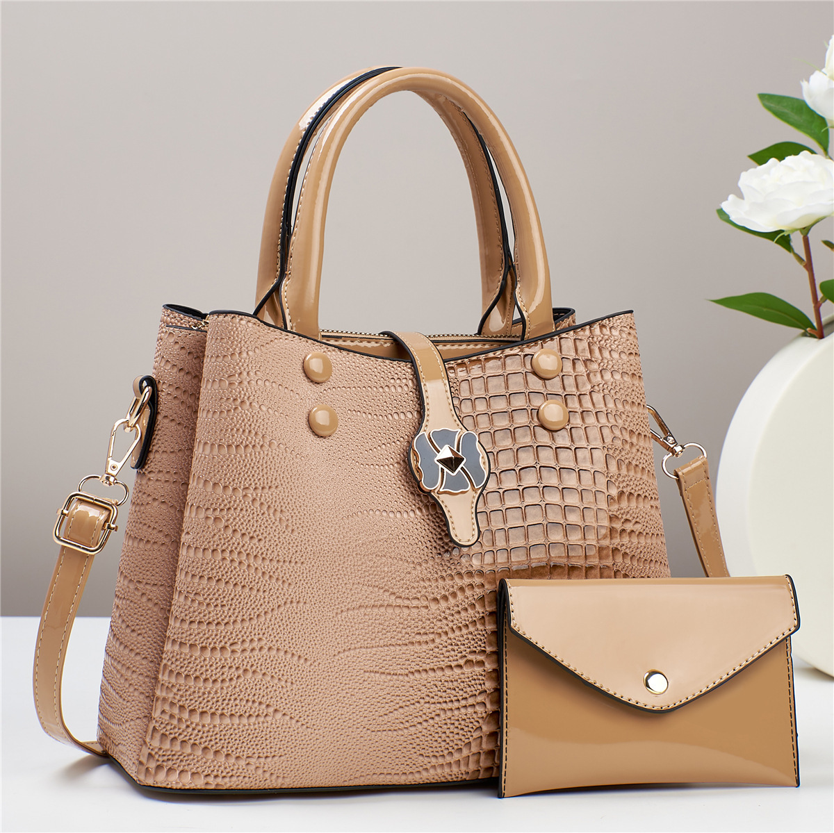 Mom Bag manufacturer's direct mail best-selling single-shoulder crossbody bag, versatile and elegant for export, 2023 summer new style for ladies, fashionable Application Scenario