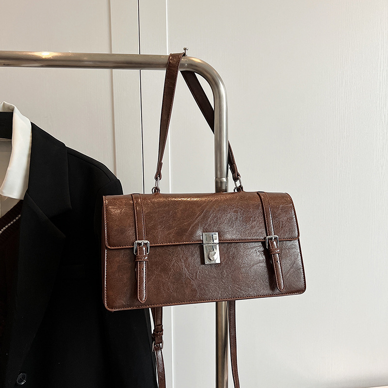 A retro Korean-style fashionable and high-end handbag for women, a new Korean-style Instagram trendy single-shoulder crossbody hand-carried small square bag in 2025 Specification drawing