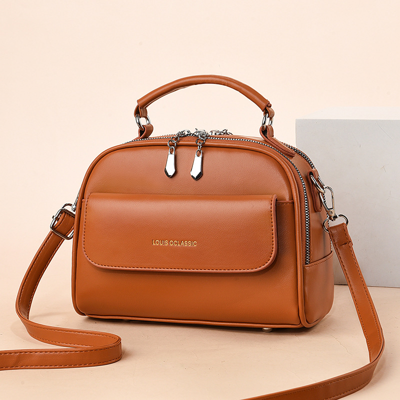The new 2025 trendy women's bag, a Korean-style single-shoulder crossbody bag with contrasting colors, is a simple and elegant women's pillow bag Specification drawing