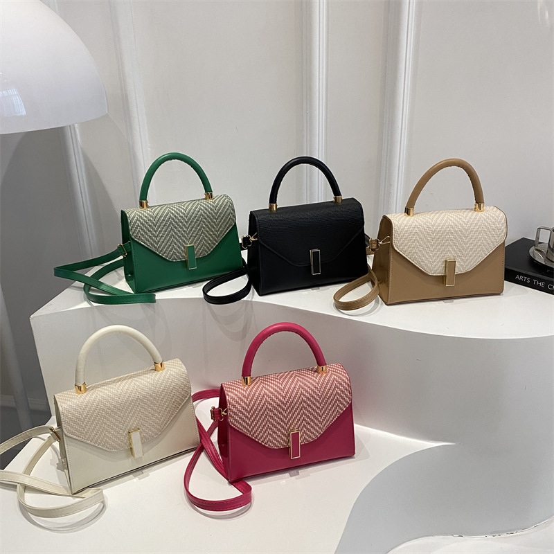 A casual and simple hand-held small square bag for women in the summer of 2025, a trendy and fashionable single-shoulder bag, a niche and retro crossbody bag Application Scenario
