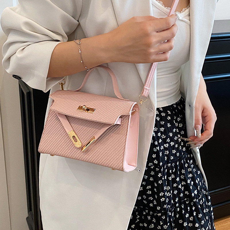 Bag Girl 2025 Spring/Summer New locking fashionable women's bags, trendy embossed women's single-shoulder bags, trendy crossbody bags details Picture