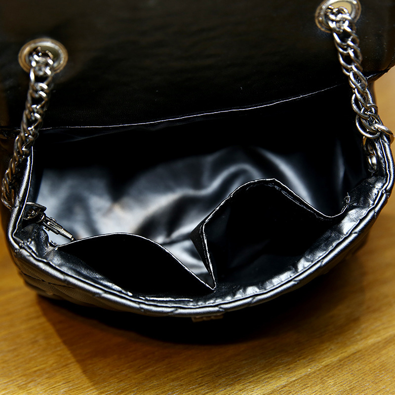 The 2022 new Instagram super popular Korean-style stylish small square bag with a diamond-shaped chain single-shoulder crossbody bag Application Scenario
