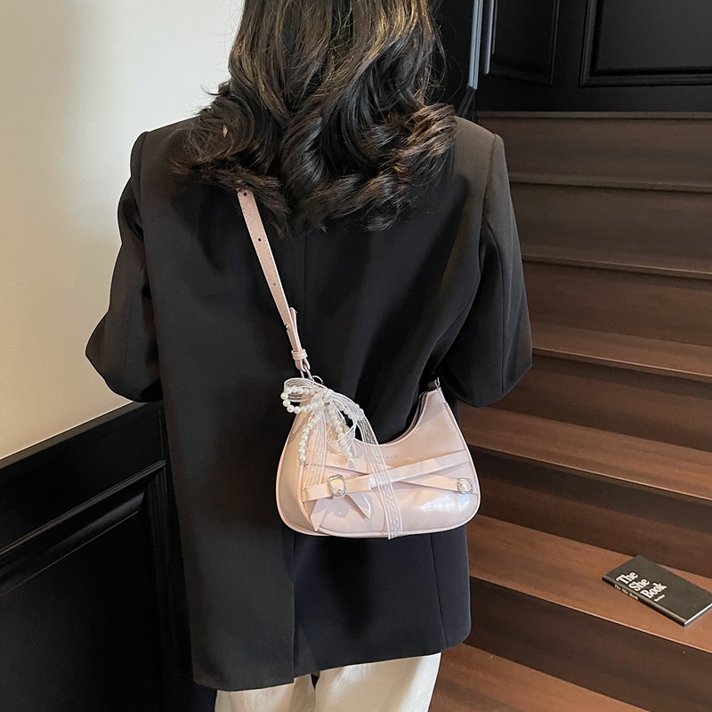 A niche oil wax leather small bag for women, a new summer fashion lace bow underarm bag with a high-quality crossbody Application Scenario