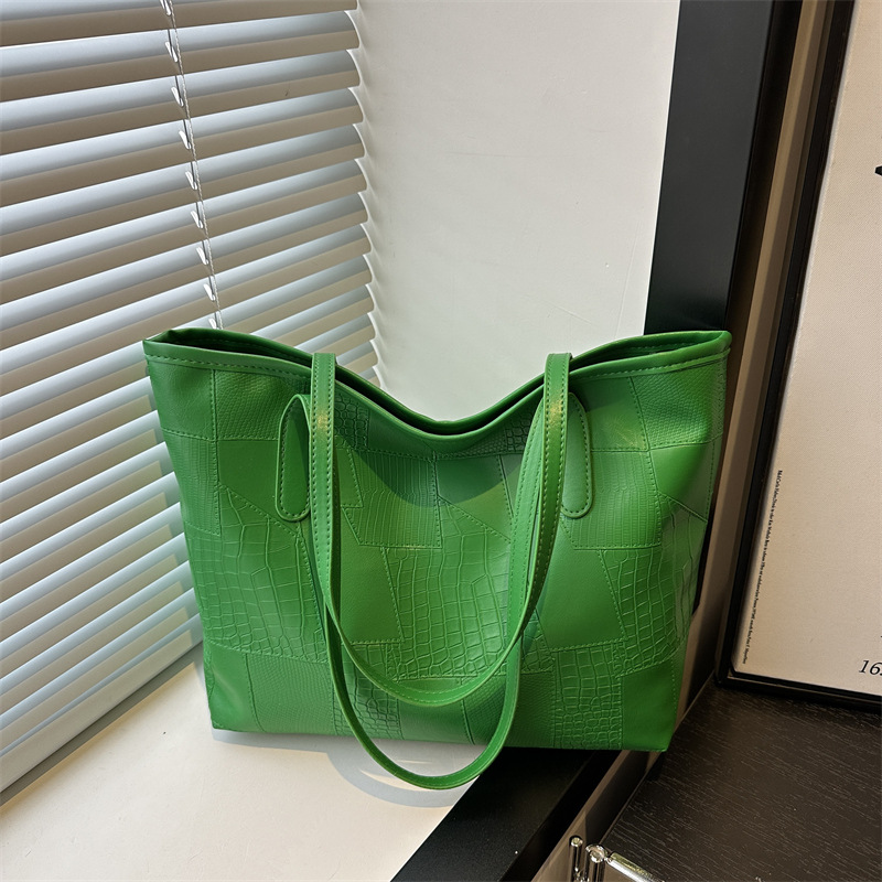 A new cross-border pu women's bag, a solid color crossbody bag for women, a large-capacity single-shoulder bag, a casual and simple commuting bag for work full figure
