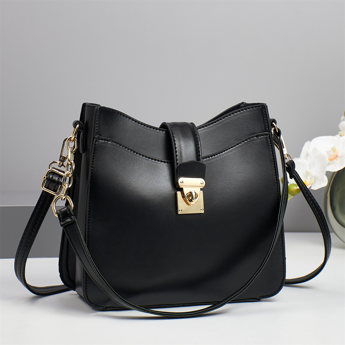 High-end women's 2025 new cross-border solid color casual and versatile single-shoulder bag, high-quality crossbody bag for export wholesale details Picture