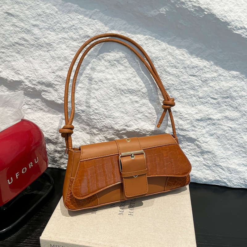 A niche high-end design single-shoulder underarm bag 2025 new style, fashionable and trendy, simple and versatile, hand-carried bag for women full figure