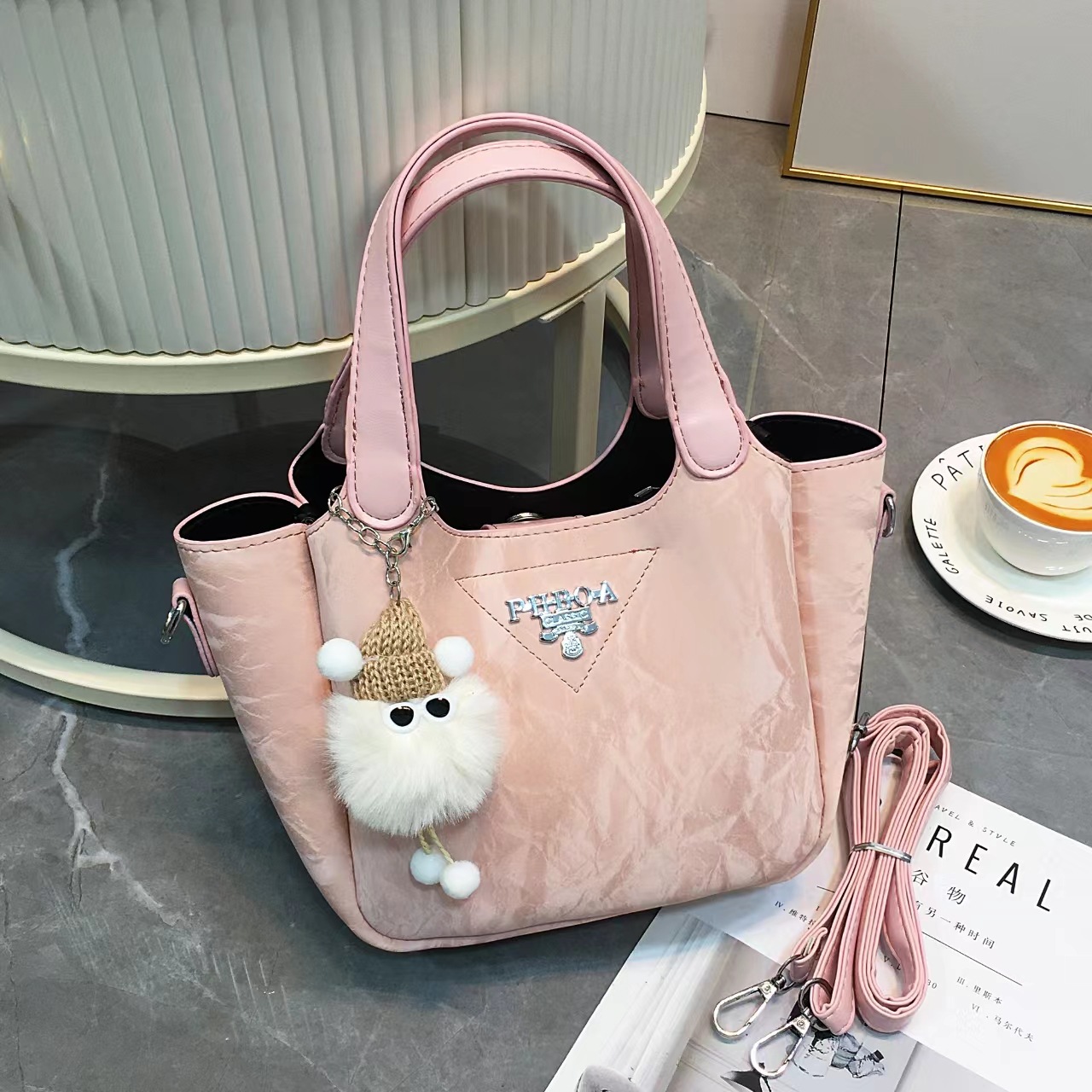 A trendy and stylish small handbag for ladies, a 2024 new summer single-shoulder crossbody bag and bucket bag full figure