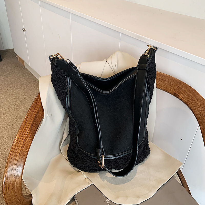Color-blocking casual bucket bag for women, Korean style Instagram trendy and fashionable underarm bag, 2024 new high-end single-shoulder bag for women details Picture