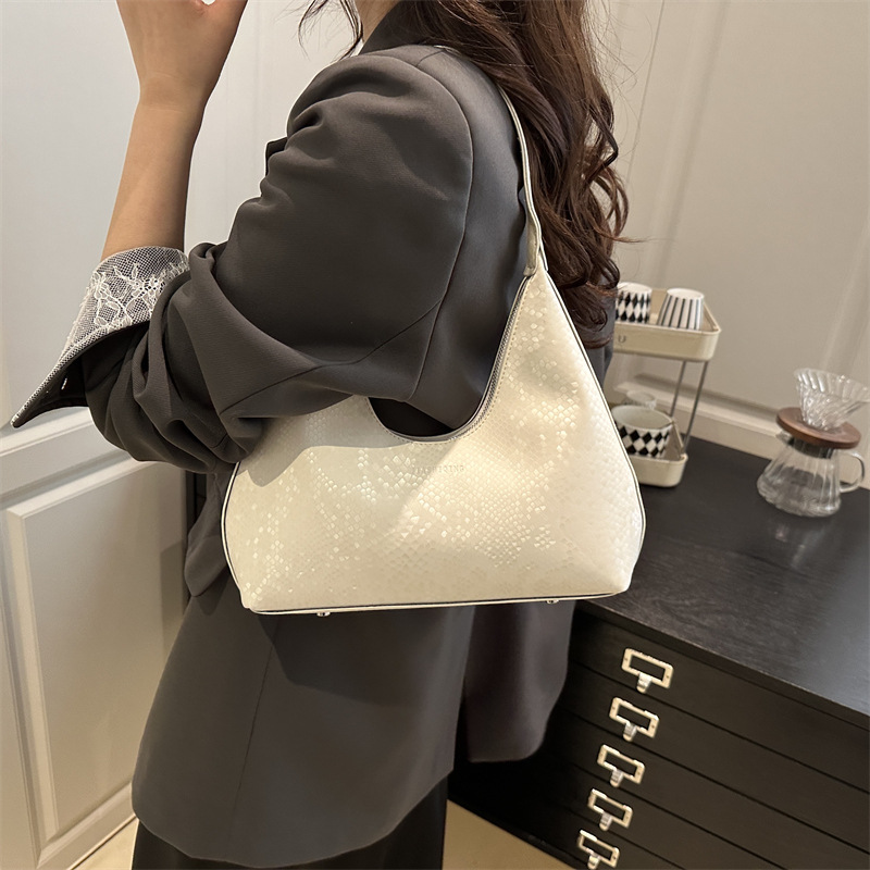 This year, the new fashion and niche chain single-shoulder armpit bag of "Bag Women's Summer 2025" is popular. The crossbody dumpling bag is in vogue Specification drawing