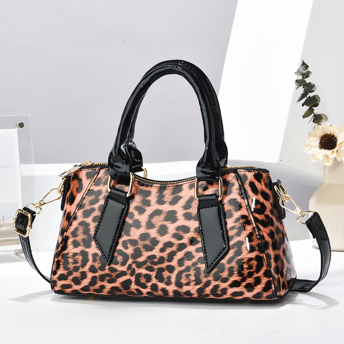 Women's bag 2025 new style, cool and stylish, elegant and fashionable women's bag, crossbody single-shoulder handbag, one-piece consignment details Picture