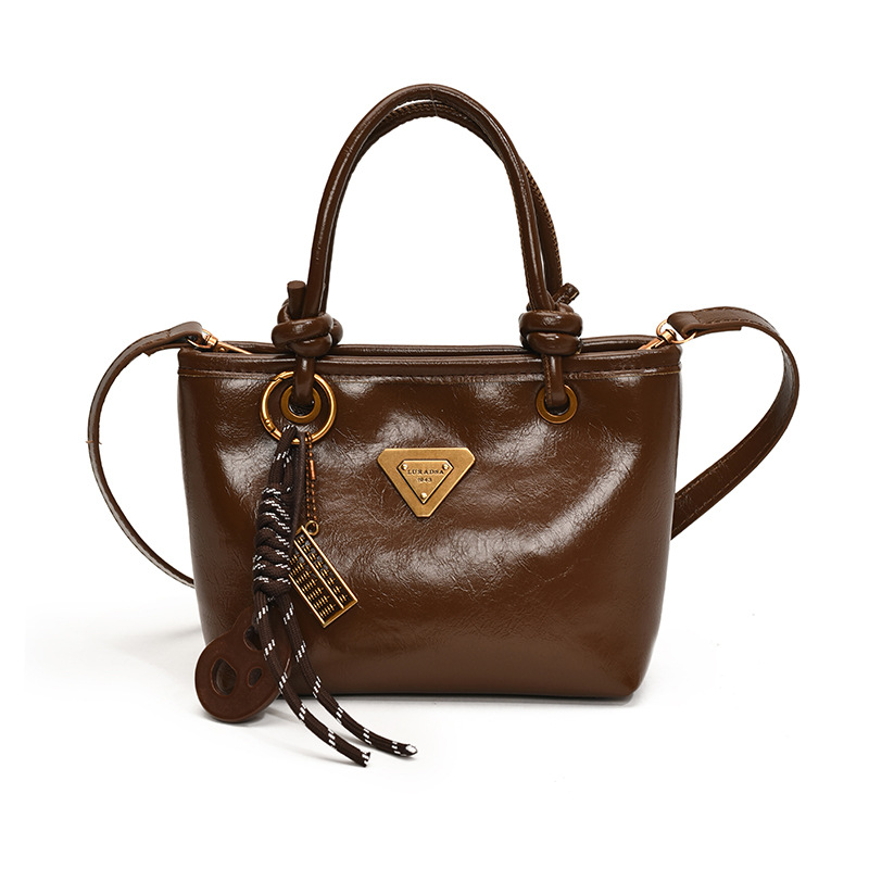 High-end oil wax leather hand-held bucket bag, 2024 new style, fashionable, casual and versatile single-shoulder bag for women's commuting to work Item Picture