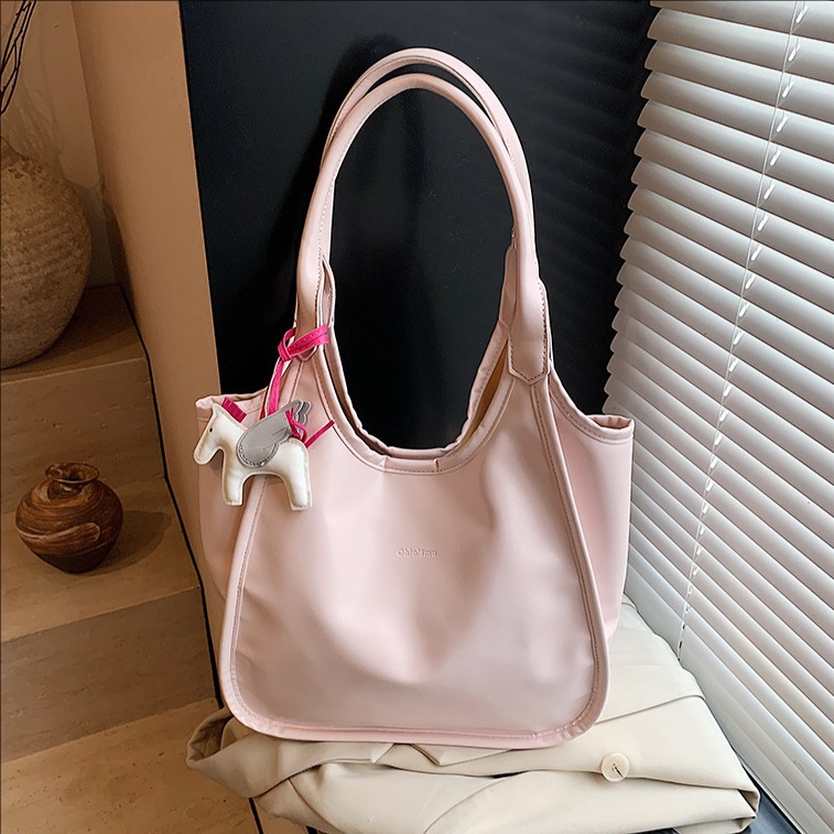 The 2025 new candy-colored large-capacity tote bag for women, with a high-end texture and a solid color, stylish commuting single-shoulder bag full figure
