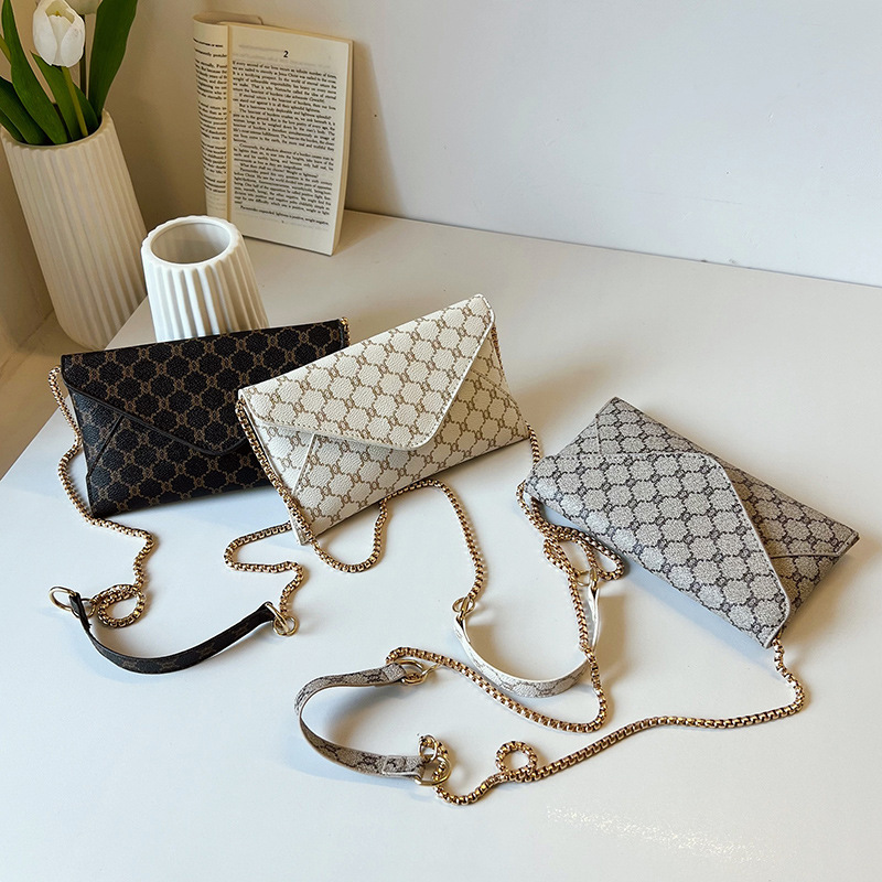 Cross-border retro, simple and stylish 2025 new casual, trendy and beautiful crossbody bag for women Application Scenario
