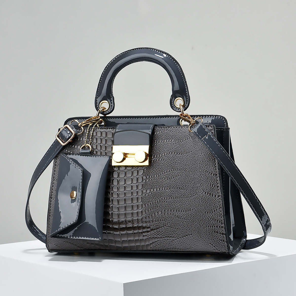 New 2023 Women's bag style Lizard pattern two-piece set, simple and elegant European and American trend single-shoulder crossbody handbag full figure