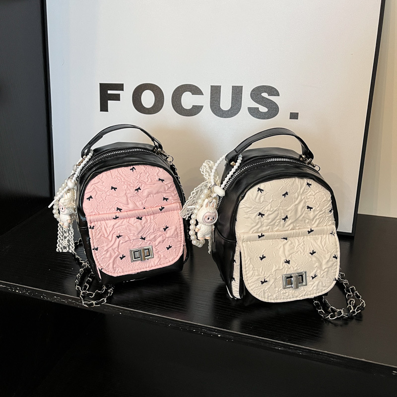 2025 Cross-border New style bag: Korean-style small chanel-style diamond-shaped backpack for women, simple student bag, high-end women's handbag Application Scenario