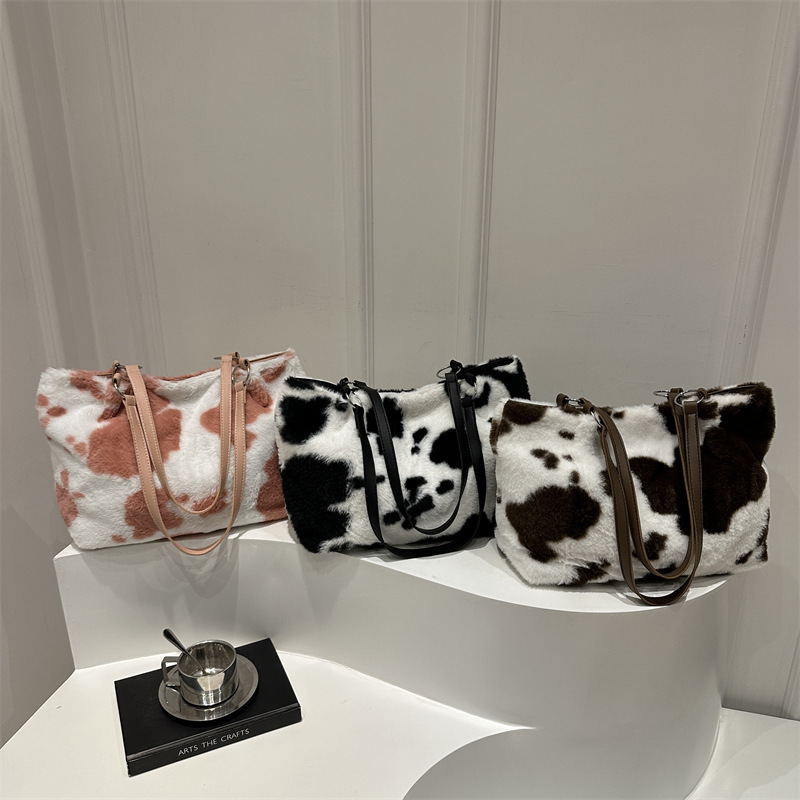 Autumn and Winter bags for women 2024 New style lamb fur bag, large capacity single-shoulder bucket bag, tote bag, plush handbag Application Scenario