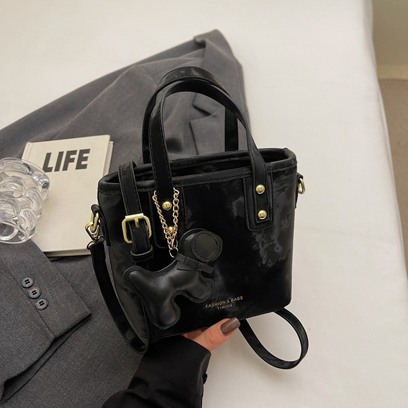 Korean style fashionable and versatile bucket bag for women 2025 new niche design crossbody bag, high-end commuting single-shoulder bag Specification drawing